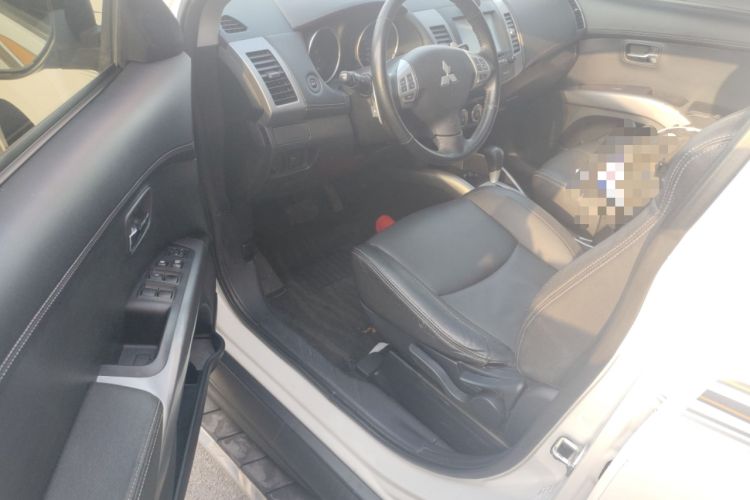 Used Mitsubishi Outlander 2012 Kicks 2.0 Sport Navigation Edition