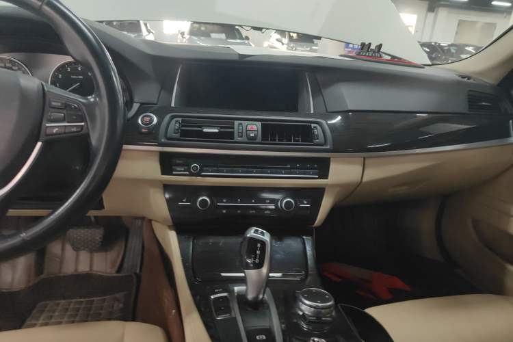 Used BMW 5 Series 2014 525Li Luxury Design Package
