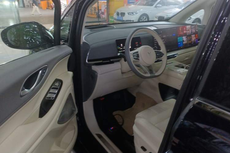 Used VOYAH Dream 2025 PHEV Four-Wheel-Drive Flagship Kunpeng Edition Driver Seat