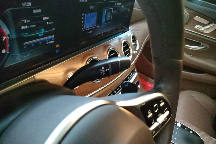 Used Mercedes-Benz E-Class 2019 Restyled E 300 L Luxury Edition Gear Lever