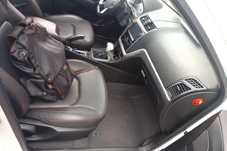 Used Geely Auto Emgrand 2015 Sedan 1.5L CVT Upward Version
