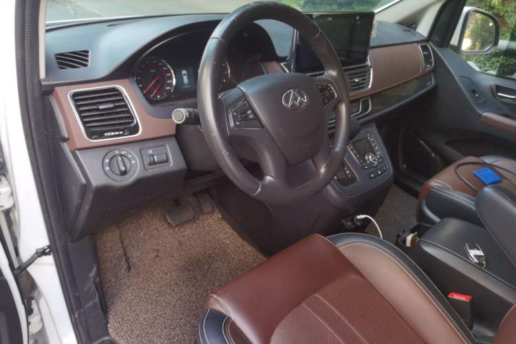 Used SAIC MAXUS G10 2016 2.0T Automatic Luxury Executive Edition Center Console