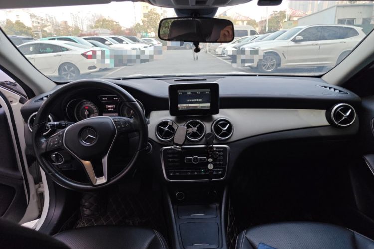 Used Mercedes-Benz GLA 2015 GLA 220 4MATIC Fashion Model Center Console