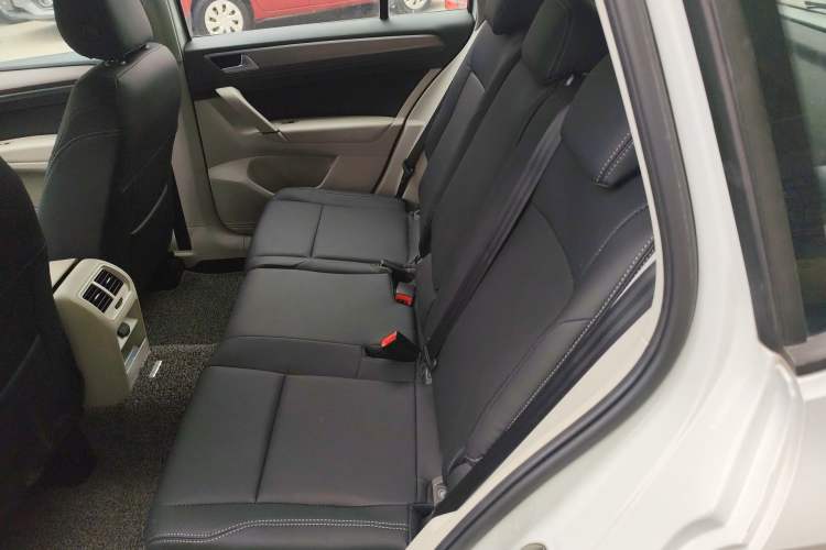 Used Volkswagen Golf Sportsvan 2016 1.6L Automatic Comfort Model Left Rear Seat