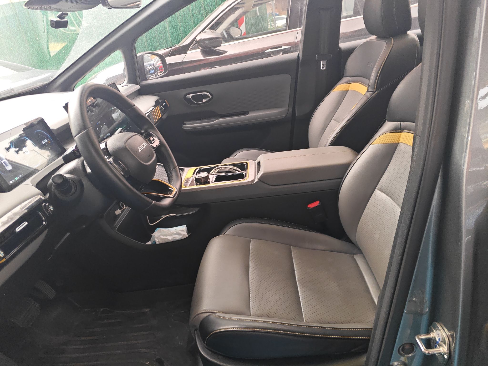 Переднее сиденье в автомобиле