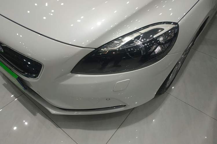 Used Volvo V40 2015 1.6T Zhiya Edition
