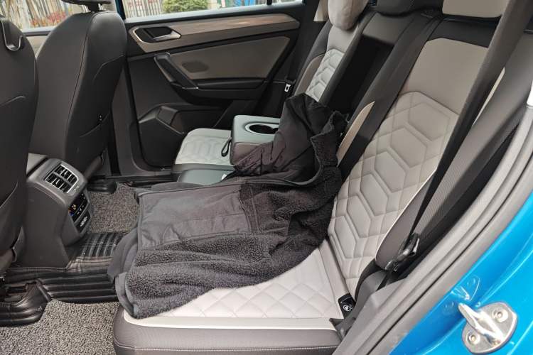 Used Volkswagen Tayron 2023 Revised Version 380TSI All-Wheel Drive R-Line High-Energy Edition Left Rear Seat