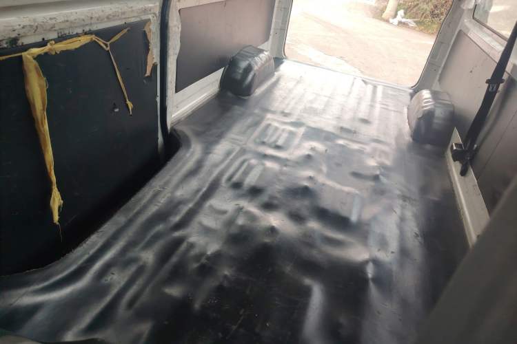 Used Foton Scenic G7 2017 2.0L Long-Wheelbase Commercial Van High Roof 6-Seater 4Q20M
