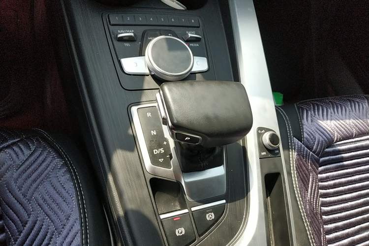 Used Audi A4L 2018 30th Anniversary Edition 40 TFSI Fashion Model