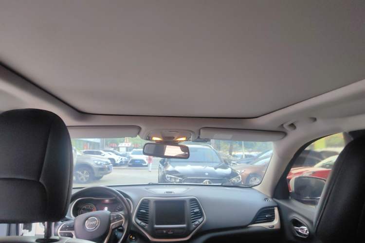 Used Jeep Cherokee 2017 2.0L Superior Edition