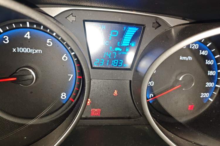 Used Hyundai ix35 2013 2.0L Automatic Two-Wheel Drive Smart GLS China IV Standard Odometer Close Up