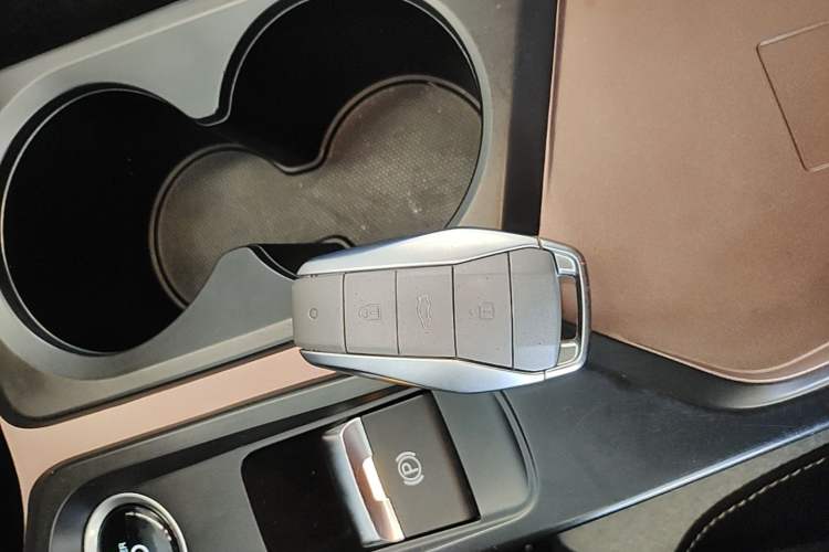 Used SOL E10X 2021 302 km Range Luxury Version 30.2 kWh Vehicle Key