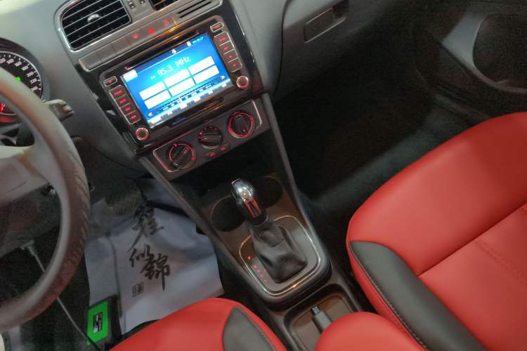 Used Volkswagen Polo 2014 1.6L Automatic Comfort Edition
