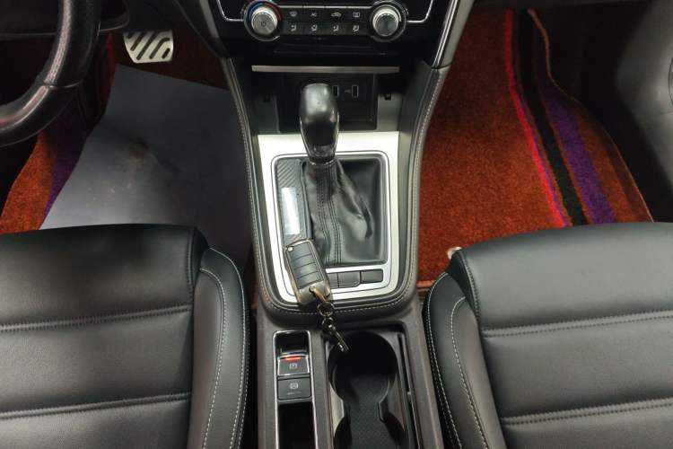 Used MG 6 2017 20T Automatic Luxury Smart Connect Version China V Standard Gear Lever