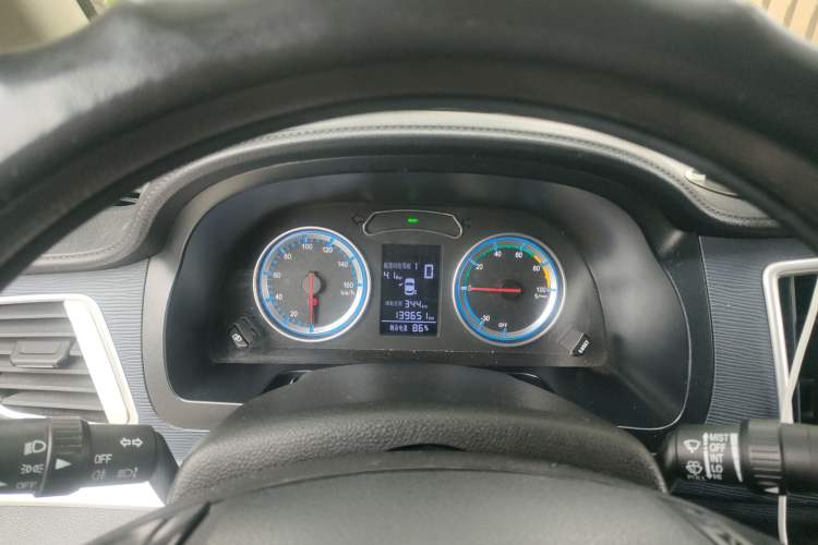 Used FORTHING Lingzhi M5 2022 Standard Version Base Model 7 Seats