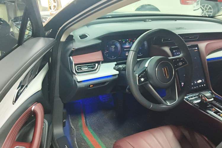 Used Hongqi H5 2025 2.0T Automatic Flag Edition – 500 000 Units Commemorative Version Driver Seat