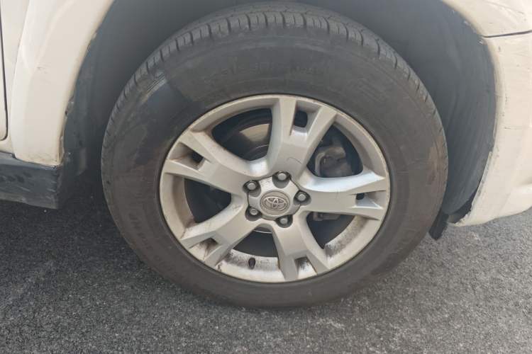 Used Toyota RAV4 2011 2.0L Automatic Luxury Edition Right Front Wheel Hub