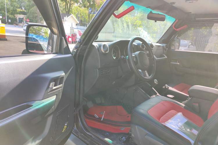 Used BAIC Off-Road BJ40 2014 2.4L Manual Cross-Country Edition
