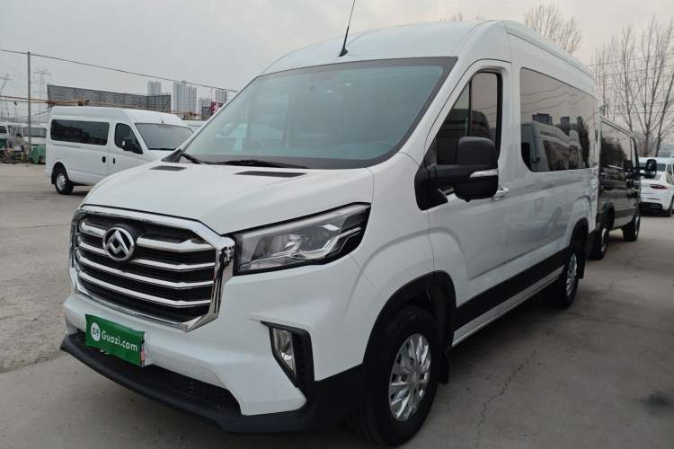 Used SAIC MAXUS Xintu V90 2022 2.0T Automatic Zhiyun King Rear-Drive Long Wheelbase High-Roof Design with Single Rear Tire—6/7 Seater
