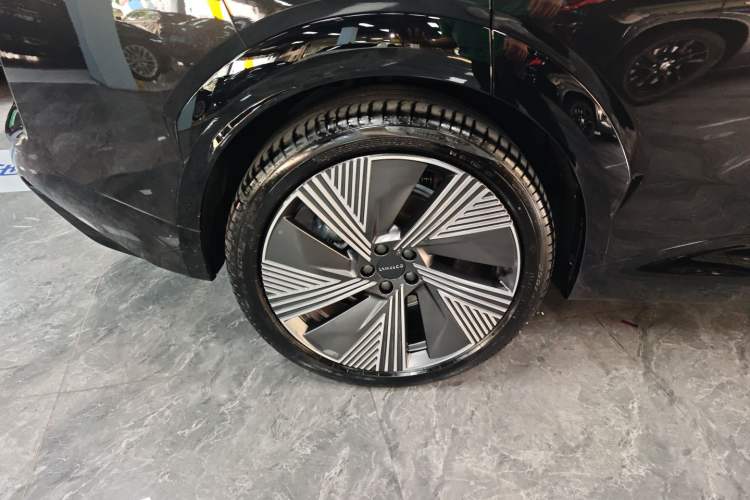 Used Lynk & Co 08 EM-P 2023 220km All-Wheel-Drive Performance Halo Exterior 5