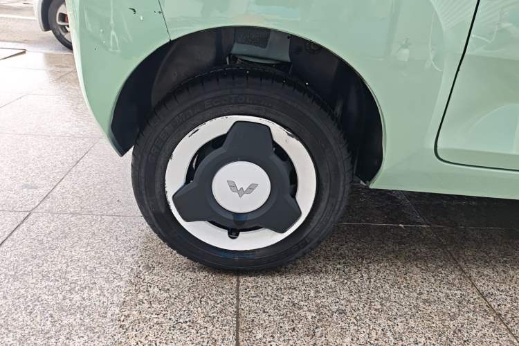Used Wuling Hongguang MINIEV 2021 Macaron Premium Model – Lithium Iron Phosphate Right Rear Wheel Hub