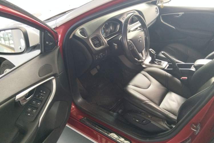 Used Volvo V40 2019 T3 Smart Luxury Edition
