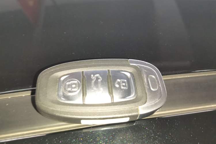 Used Hongqi E-QM5 2023 Base Travel Edition
