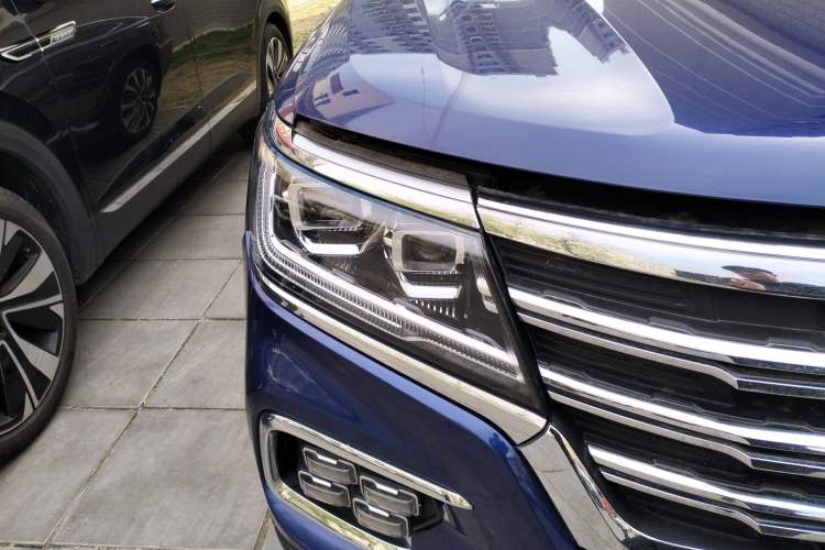 Used Roewe RX8 2018 30T Smart Connectivity All-Wheel Drive Supreme Edition Right Front Headlight