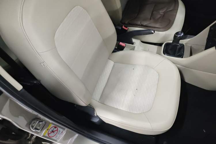 Used Skoda Rapid 2015 1.6L Manual Smart Selection Model Right Front Seat