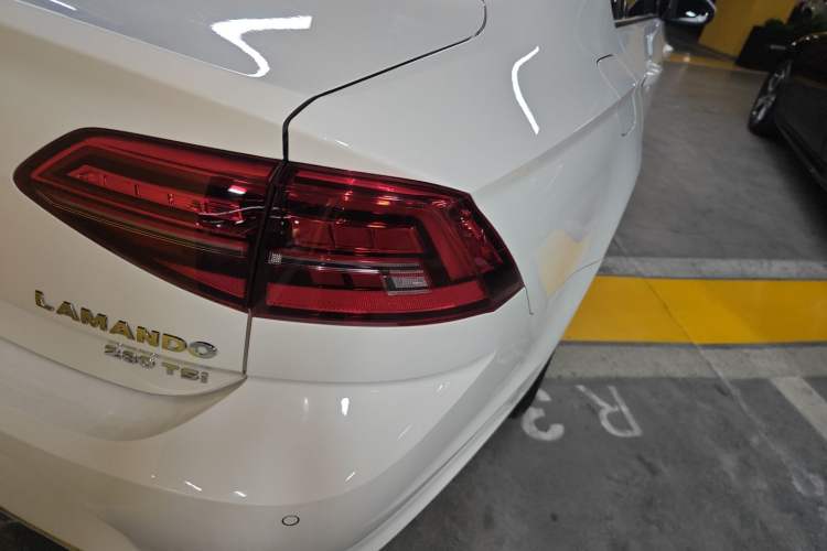 Used Volkswagen Lamando 2019 230TSI DSG Vision Edition China VI Standard Right Rear Taillight