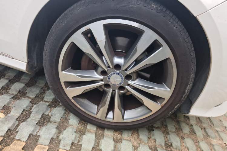Used Mercedes-Benz E-Class 2014 E 260 L Sport Edition Right Front Wheel Hub