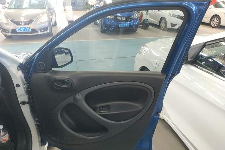 Used smart forfour 2016 1.0L 52 kW Dynamic Edition
