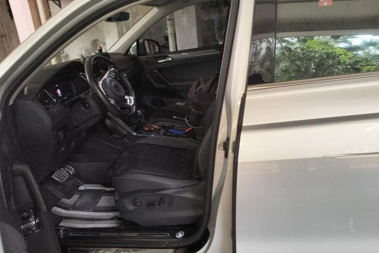 Used Volkswagen Tiguan L 2021 380TSI Automatic All-Wheel Drive R-Line Comfort Plus 7-Seater Left Front Seat