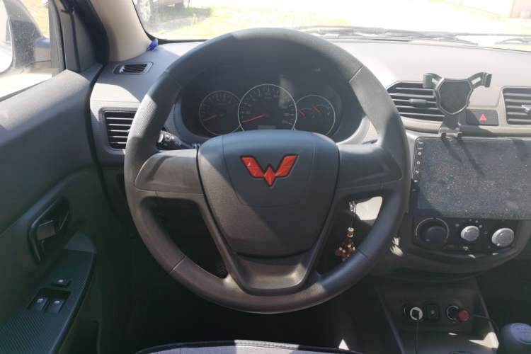 Used Wuling Hongguang 2021 1.5L S Base Version LAR Steering Wheel
