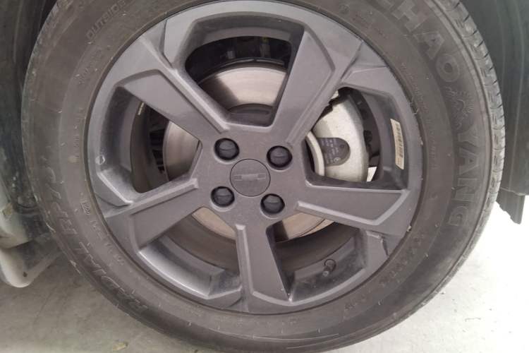 Used Geometry E Firefly 2024 401 km Fluorescent Right Front Wheel Hub