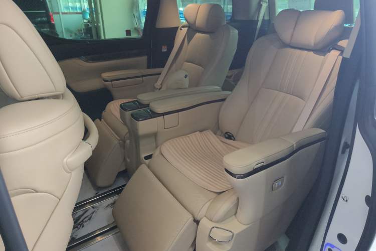 Used Toyota Alphard 2023 Dual-Motor 2.5L Premium Golden Edition
