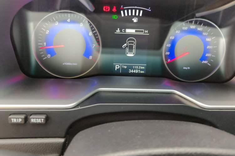 Used Geely Auto Emgrand 2016 Sedan 1.5L CVT Upward Version Odometer Close Up