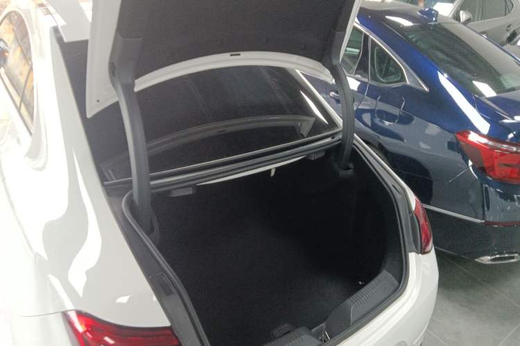 Used Mercedes-Benz CLS 2018 CLS 300 Luxury Model Trunk