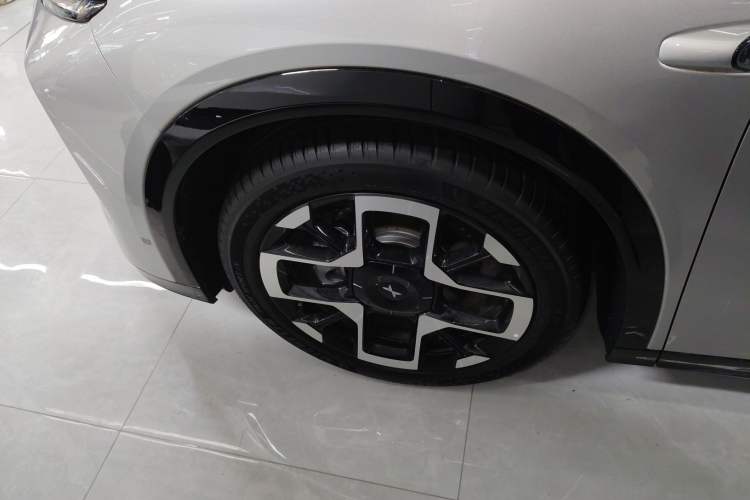 Used XPeng G7 2025 Model—702 Ultra Long Range Left Front Wheel Hub