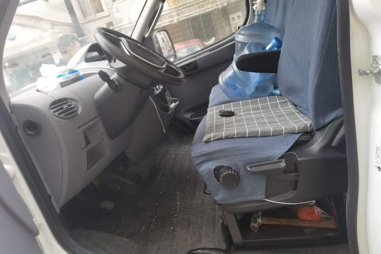 Used SAIC MAXUS Xintu V80 2021 2.0T Manual Classic Aoyuntong Short Wheelbase Mid-Roof 5/6-Seater
