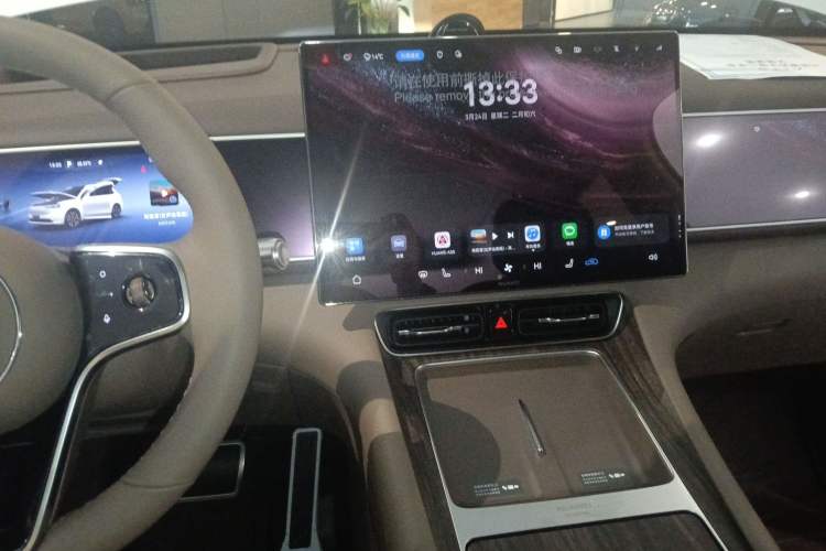 Used Hima AITO M7 2026 Model Pure Electric Max Long Range 5-Seater Version Center Console