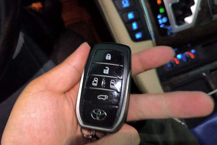 Used Toyota Vellfire 2020 Dual-Engine 2.5L HV Prestige Edition Vehicle Key