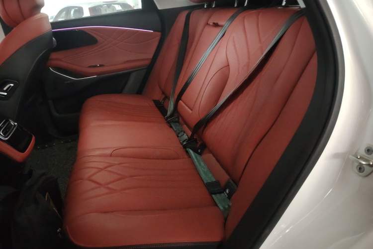 Used EXEED Stellar 2023 400T Two-Wheel Drive Comfort Flyfish Edition
