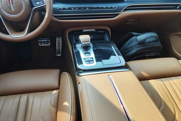 Used Hongqi H9 2024 2.0T Qixiang Luxury Business Edition