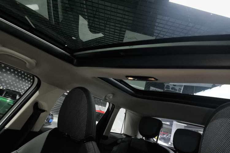 Used MINI MINI 2025 1.5T COOPER Classic Edition Five-Door Version
