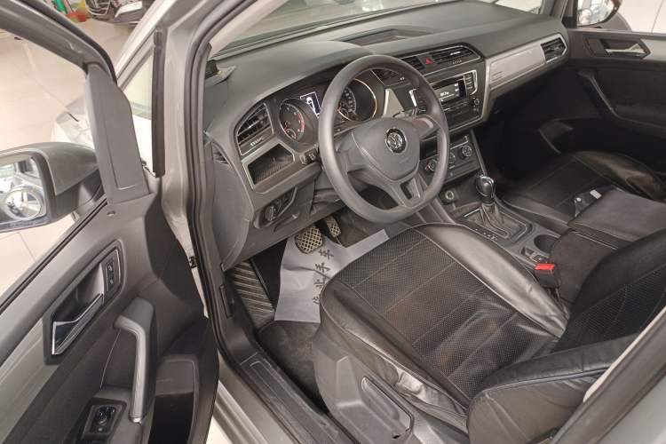 Used Volkswagen Touran 2016 Touran L 280TSI DSG Style Edition Driver Seat