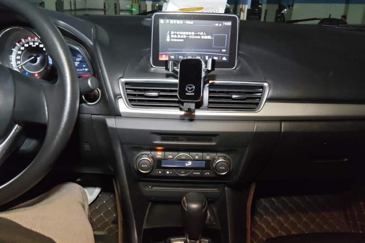 Used Mazda 3 Axela 2016 Sedan 1.5L Automatic Luxury Model
