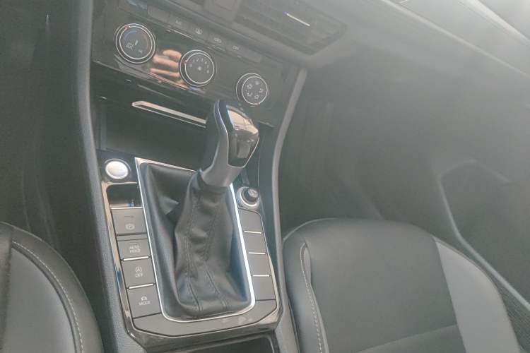 Used Volkswagen Sagitar 2021 200TSI DSG Comfort Connect Edition Gear Lever