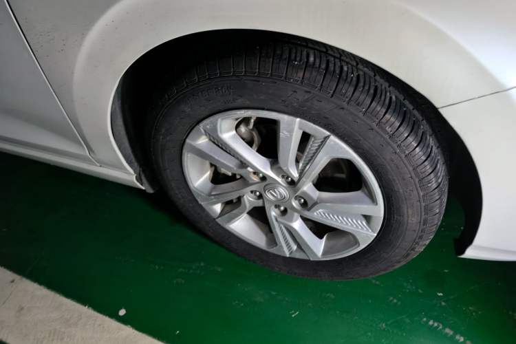 Used CHANGAN Eado 2019 Blue Whale Edition 280T GDI DCT High-Speed Model Right Front Wheel Hub