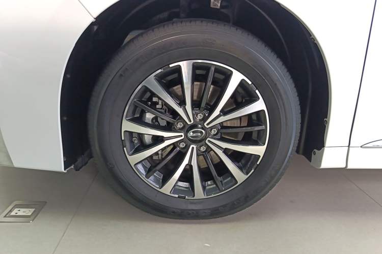 Used GAC Trumpchi M8 2024 Lingxiu Series 390T Deluxe Edition Left Front Wheel Hub